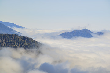 Fototapeta na wymiar Beautiful sea of clouds near Big bear lake