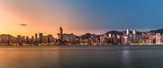 Fototapeta premium Victoria Harbour of Hong Kong at dawn