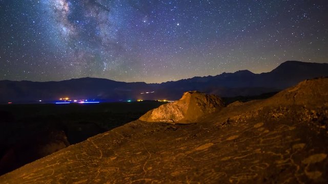 MoCo Tracking Astro Timelapse of Milky Way over Indian Petroglyphs -Zoom In-