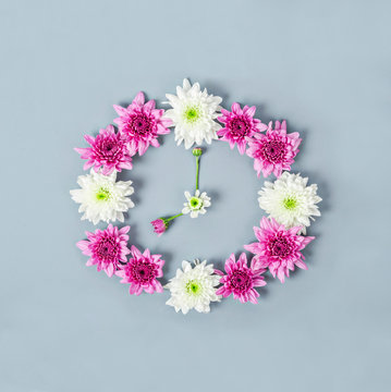Fototapeta Clock face made of chrysanthemum.