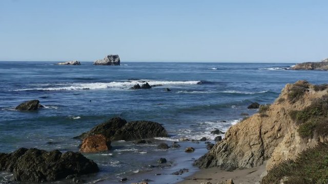 Timelapse of the coast of pacific sea, full of seals, at elephant seals vista point, on higway 1, in San simeon, California, United states of america