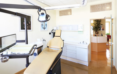 Behandlungszimmer beim Zahnarzt