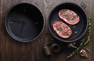 Conceptual image of a clock in an empty pan , dinner