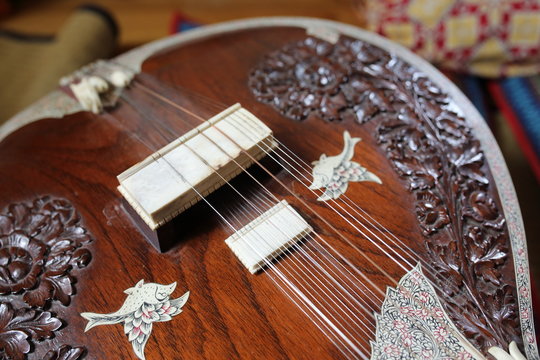 Sitar, strumento indiano