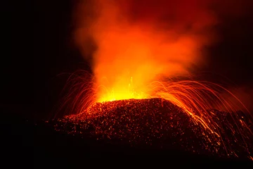 Papier Peint photo Volcan Première éruption 2017 du piton de la fournaise