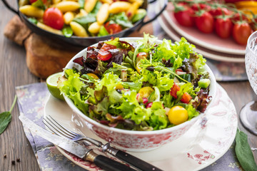 Salat mit verschiedenen zutaten