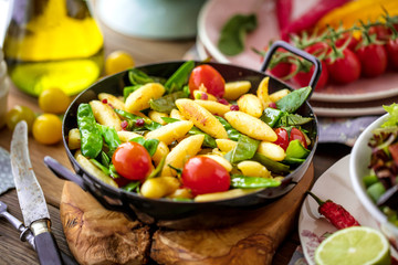 Frische hausgemachte schupfnudeln