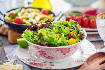 Salat mit verschiedenen zutaten