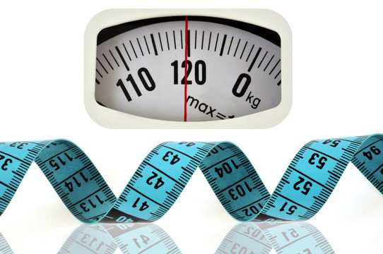 P&egrave;se-personne et centim&egrave;tre souple de couturi&egrave;re 