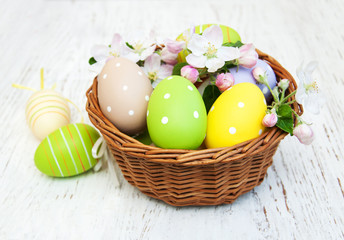 Obraz na płótnie Canvas Easter eggs and apple blossom