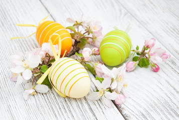 Obraz na płótnie Canvas Easter eggs with blossom