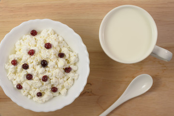 Cottage cheese with berries, cranberries, cherries.