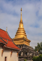Fototapeta premium Beautiful golden pagoda