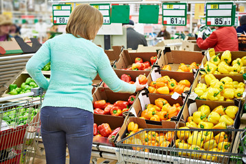Woman buys a bell peppers in store