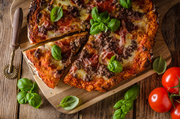 Rustic pizza with minced meat