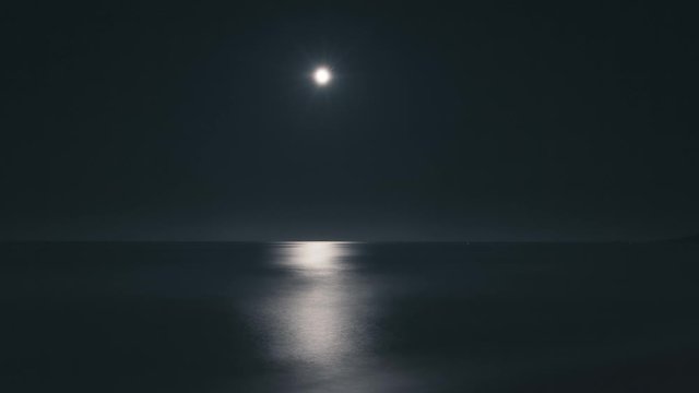 A quiet sea / moon  4K Timelapse long exposures 013