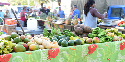 marché de fruits et légumes à sainte anne en guadeloupe