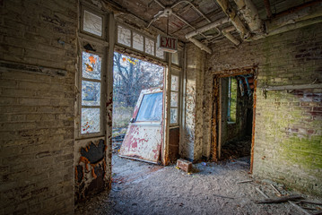 Exit the abandoned room 