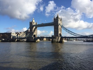 Fototapeta na wymiar Splendido Towe Bridge in una giornata di sole, Londra, Uk