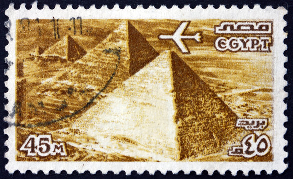 Postage stamp Egypt 1978 Airplane over Giza pyramids