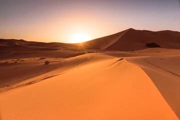 Papier Peint photo autocollant Sécheresse Lever du soleil des dunes de l& 39 Erg Chebbi, Maroc