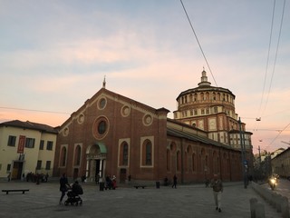 Fototapeta na wymiar Chiesa di Santa Maria delle Grazie al tramonto, Milano, Italia