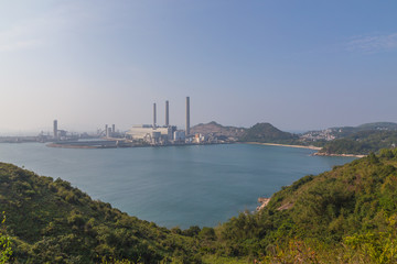 Obraz premium Aussicht auf Kraftwerk von Lamma Island