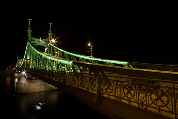 Obraz premium Western side of Liberty or Freedom Bridge connecting Buda and Pest across Dunabe River in Budapest, Hungary