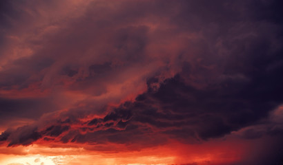 Dramatisch bewölkter Himmel