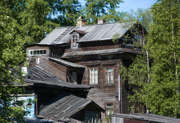 Fototapeta na wymiar Old wooden house in Arkhangelsk.