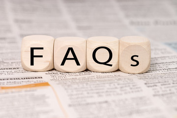 FAQ / Holzwürfel mit den Buchstaben FAQ