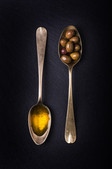 olio d'oliva e olive