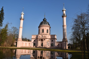 Fototapeta na wymiar Schlosspark Schwetzingen : Rote Moschee im Türkischen Garten