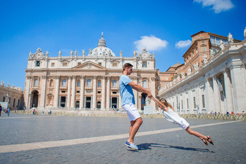 Obraz premium Happy family background St. Peter's Basilica church in Vatican city