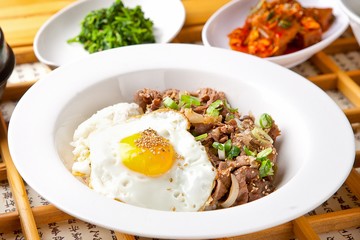 soegogi deopbap.  Rice with Beef 