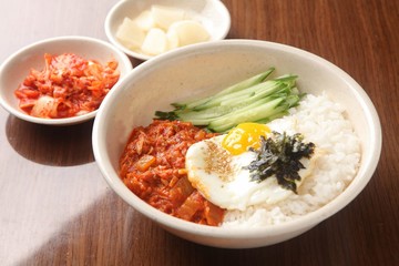 chamchi kimchi deopbap. tuna and kimchi bibimbap.