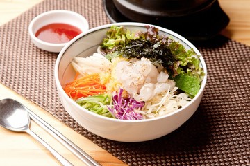 hoe deopbap. Raw Fish Bibimbap 