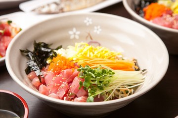hoe deopbap. Raw Fish Bibimbap 