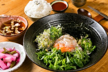 hoe deopbap. Raw Fish Bibimbap 