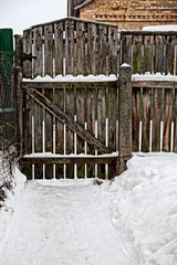 Старая деревянная калитка