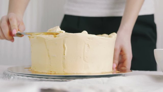 Caramel cake decoration process