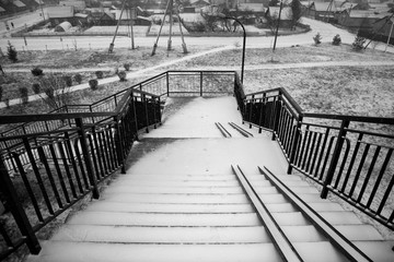 Obraz premium The staircase from the bridge over the railway tracks