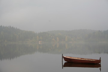 Naklejka premium boat on the lake