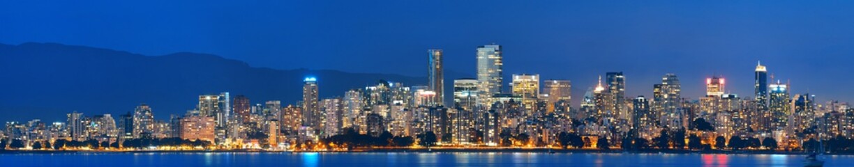 Vancouver at night - obrazy, fototapety, plakaty