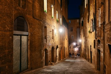 Fototapeta na wymiar Siena street night view