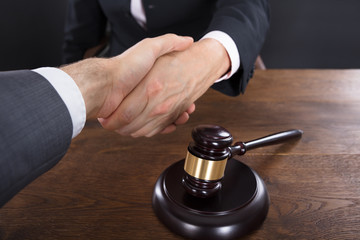 urteil gmbh zu verkaufen gesucht GmbH-verkauf gmbh eigene anteile verkaufen urteil gmbh eigene anteile verkaufen GmbHmantel