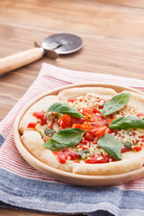 モッツァレラチーズとトマトソースのピザ