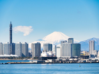 神奈川県 横浜市 みなとみらいの街並みと富士山