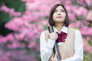 卒業式　桜と女学生