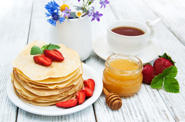 pancakes with strawberries